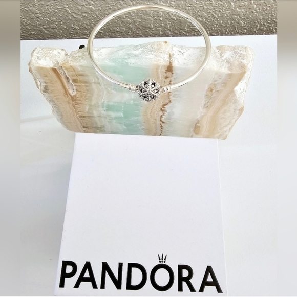 Pandora NWOTs Moments Silver Snowflake Bangle - Picture 4 of 4